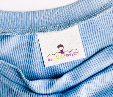 Etiquette de marque tissee exemple Les Petits Bergers