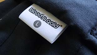 Etiquette de marque avec taille integree